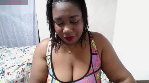 Snapshot of thickebonymilf chatting on 10.13.25 XIOMARA online show from 10.13.25