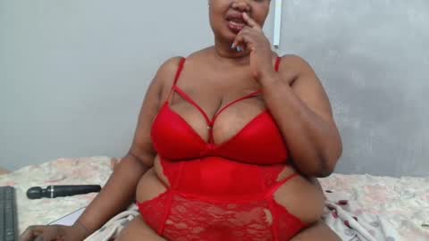 Snapshot of thicksexymellons chatting on 02.14.25 Pat online show from 02.14.25