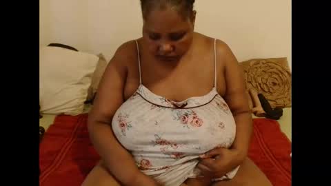 Snapshot of thicksexymellons chatting on 09.29.25 Pat online show from 09.29.25