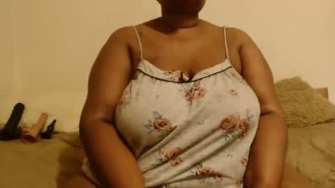 Snapshot of thicksexymellons chatting on 10.06.25 Pat online show from 10.06.25