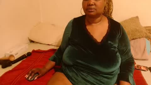 Snapshot of thicksexymellons chatting on 10.16.25 Pat online show from 10.16.25