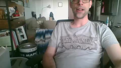 Snapshot of thickty chatting on 04.23.26 thickty online show from 04.23.26