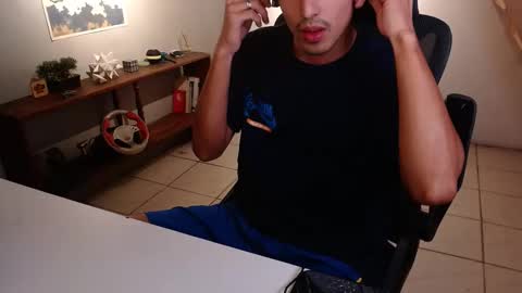 Snapshot of thieves_us chatting on 02.01.26 thieves_us online show from 02.01.26