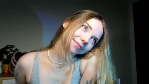 Amelia  shows on mondays fridays and sundays  if anything changes im giving updates on my fansly  online show from 12.20.24