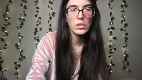 Snapshot of thistlefernsby chatting on 11.11.25 thistlefernsby online show from 11.11.25