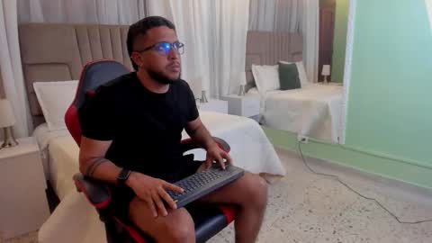 Thom Houston online show from 11.19.25