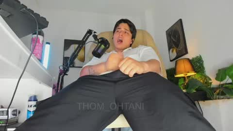 Snapshot of thom_ohtani chatting on 04.28.26 thom_ohtani online show from 04.28.26