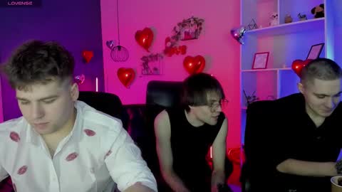 thomas_crow online show from 02.15.26