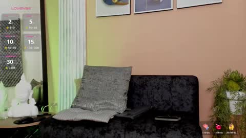 Thomas Eliott   independent model online show from 11.25.25