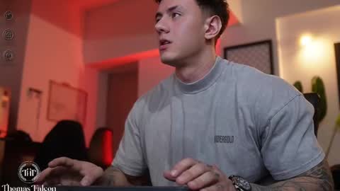 Thomas Falcon online show from 02.10.25