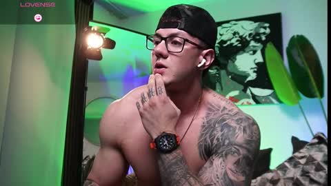 Snapshot of thomas_falcon1 chatting on 02.11.26 Thomas Falcon online show from 02.11.26