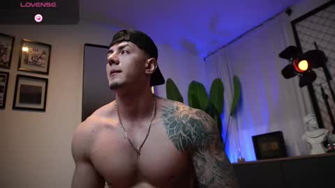 Snapshot of thomas_falcon1 chatting on 02.18.26 Thomas Falcon online show from 02.18.26