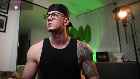 Snapshot of thomas_falcon1 chatting on 03.01.26 Thomas Falcon online show from 03.01.26