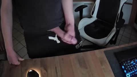 Snapshot of thomsdick chatting on 03.06.25 thomsdick online show from 03.06.25