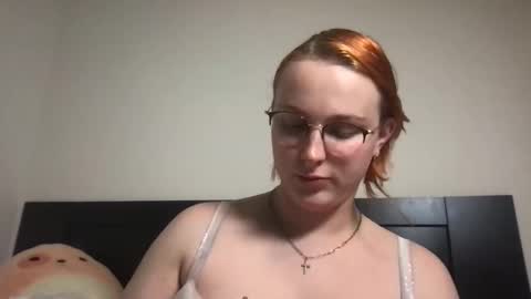 Snapshot of threalqueenaria chatting on 04.15.26 threalqueenaria online show from 04.15.26