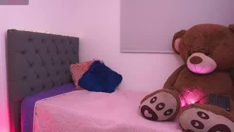 Snapshot of tiana_sanders chatting on 02.14.26 TATIANA online show from 02.14.26