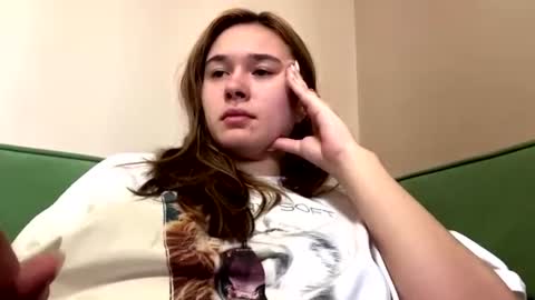 Snapshot of tierraclement chatting on 06.18.26 Nika online show from 06.18.26