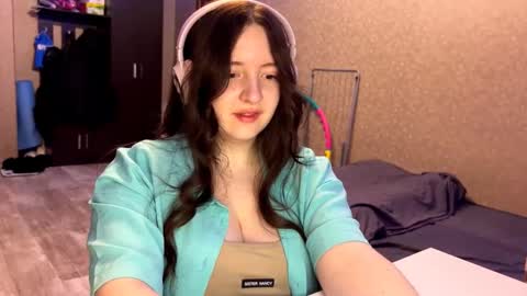 Snapshot of tifany_tv chatting on 11.10.25 Kate online show from 11.10.25