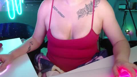 Snapshot of tiff4yew chatting on 10.21.25 tiff4yew online show from 10.21.25