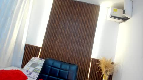 Snapshot of tiff_valentine chatting on 01.24.25 Tiffany online show from 01.24.25