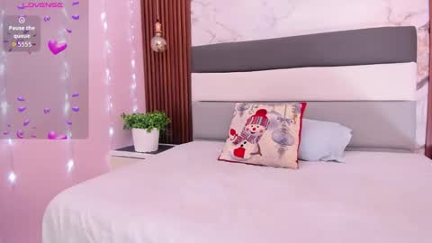 TIFFANY BELLO  online show from 12.03.25