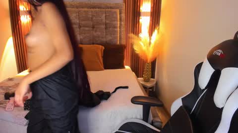 Snapshot of tiffany_sander chatting on 12.19.24 tiffany_sander online show from 12.19.24