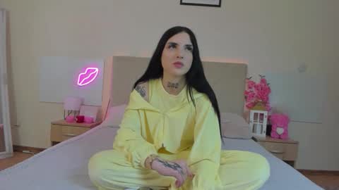 Tiffani online show from 04.03.26