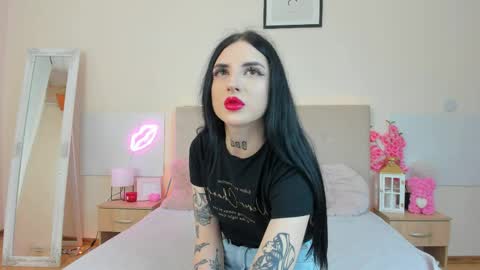 Tiffani online show from 04.10.26