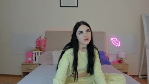 Tiffani online show from 04.14.26