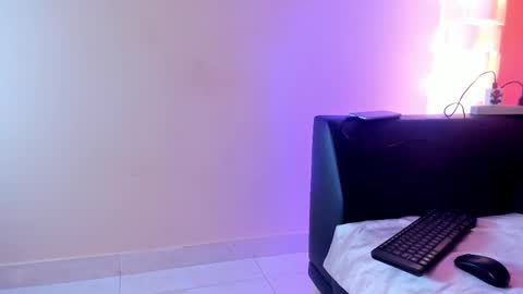 Stefany Suarez online show from 11.25.25