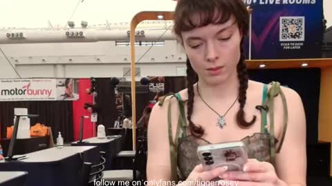 Snapshot of tiggerrosey chatting on 02.08.26 All my Links online show from 02.08.26