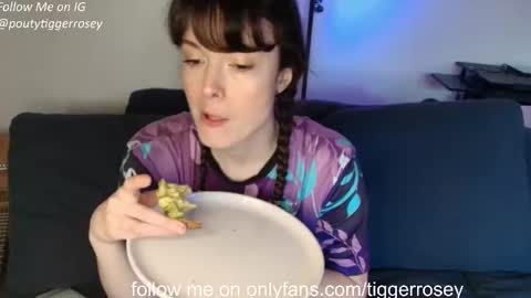 Snapshot of tiggerrosey chatting on 04.03.26 All my Links online show from 04.03.26