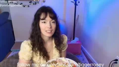 Snapshot of tiggerrosey chatting on 04.10.26 All my Links online show from 04.10.26