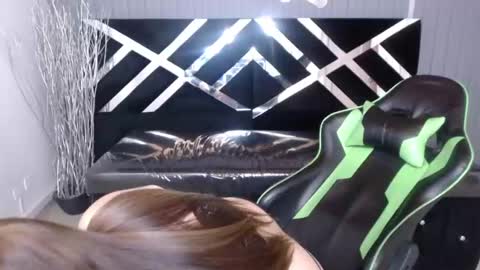 Snapshot of tiina_a chatting on 01.24.25 Tiina online show from 01.24.25