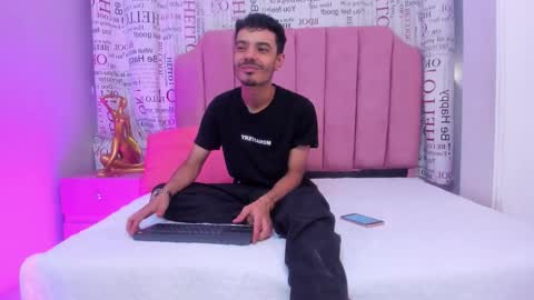 Snapshot of timothe_evans chatting on 10.20.25 Evans  online show from 10.20.25