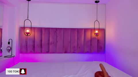 Snapshot of tinacurly chatting on 09.30.25 Tina online show from 09.30.25