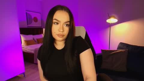 hi im curvy babyface girlie Tina online show from 02.12.26