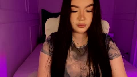 hi im curvy babyface girlie Tina online show from 04.06.26