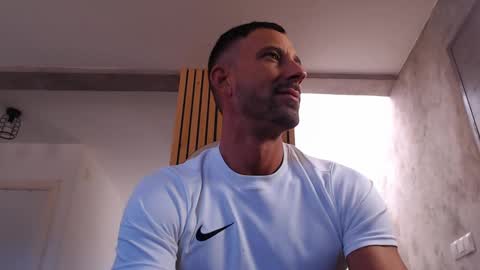 Snapshot of tinoclandestino chatting on 02.09.25 tinoclandestino online show from 02.09.25