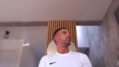 Snapshot of tinoclandestino chatting on 02.15.25 tinoclandestino online show from 02.15.25