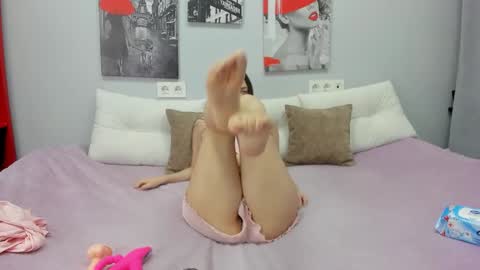 Snapshot of tiny__juju chatting on 11.08.25 JuJu online show from 11.08.25