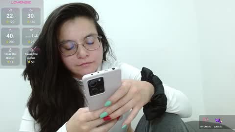 Tiny Caroline online show from 02.11.25