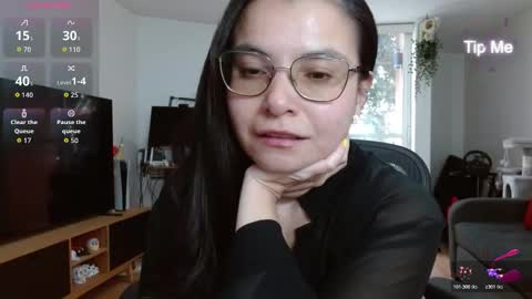 Tiny Caroline online show from 01.13.26