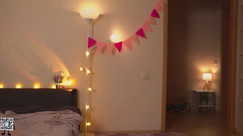 Lyssa     online show from 02.18.25