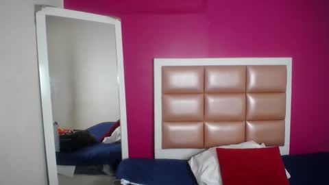 tiny_sarah1 online show from 11.04.25