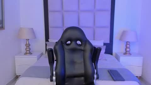 Thomm  Independent Model online show from 03.15.26