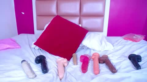 tiny_whore18 online show from 12.13.25