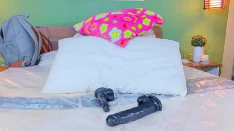 tiny_whore18 online show from 04.26.26