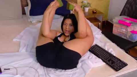 tiny_whore18 online show from 06.10.26