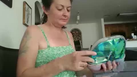 tinyassbossymilf online show from 04.17.26